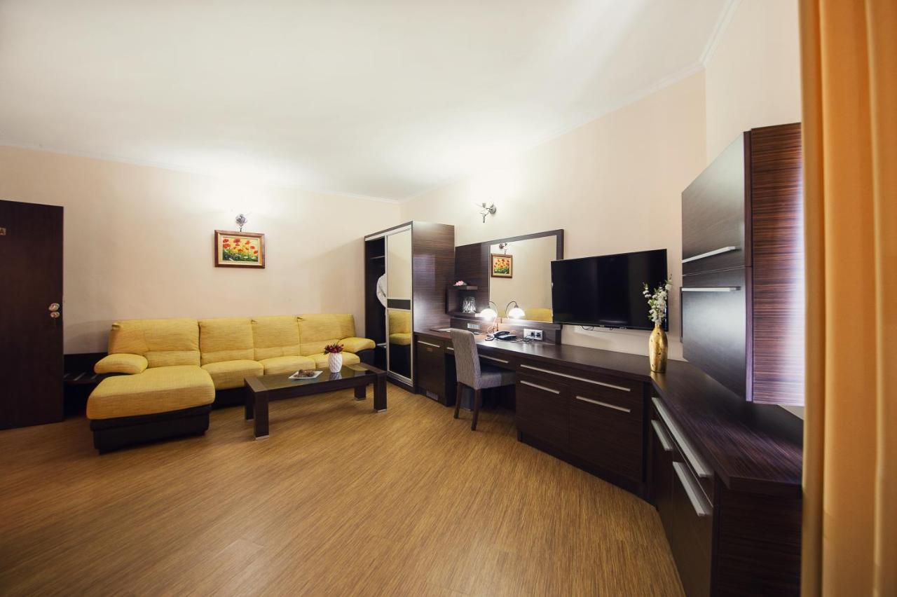 Family Hotel Hebar バタク エクステリア 写真