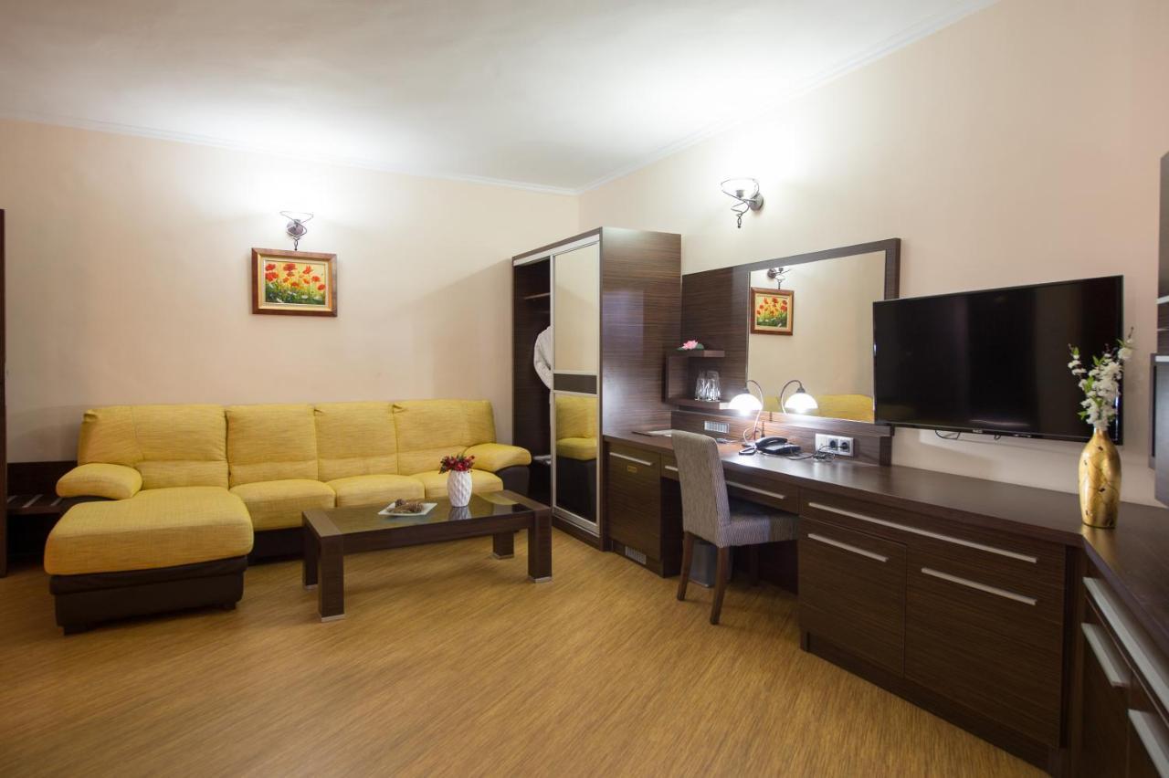 Family Hotel Hebar バタク エクステリア 写真