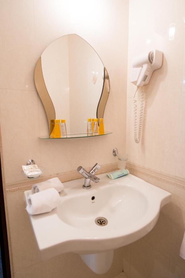 Family Hotel Hebar バタク エクステリア 写真