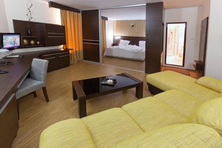 Family Hotel Hebar バタク エクステリア 写真