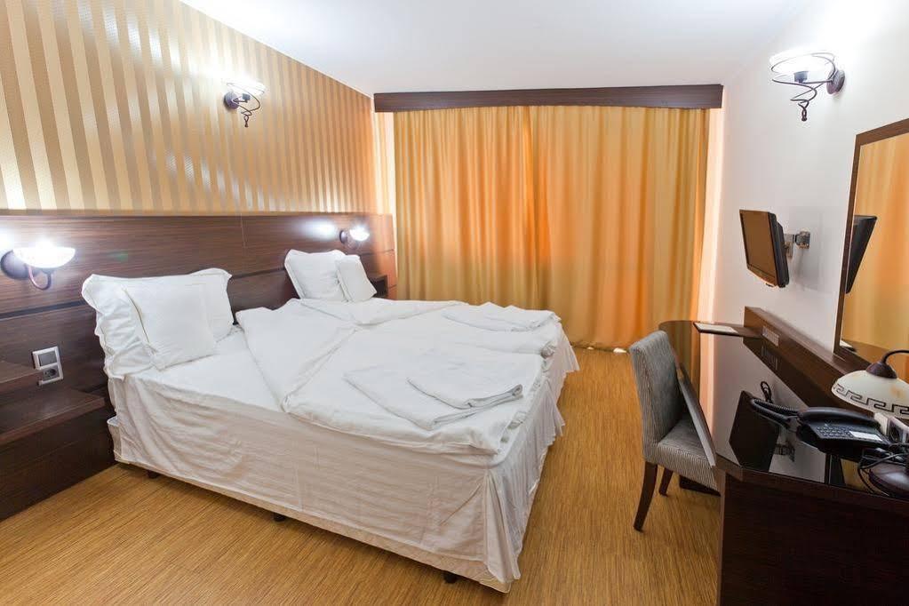 Family Hotel Hebar バタク エクステリア 写真