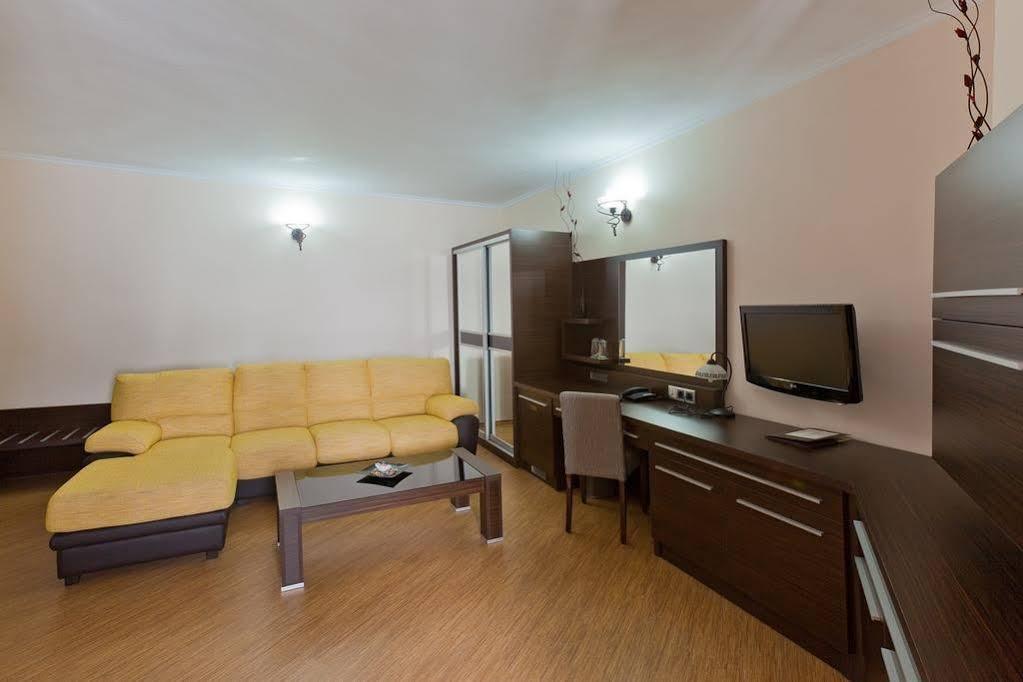 Family Hotel Hebar バタク エクステリア 写真