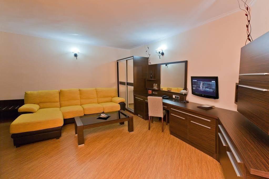 Family Hotel Hebar バタク エクステリア 写真